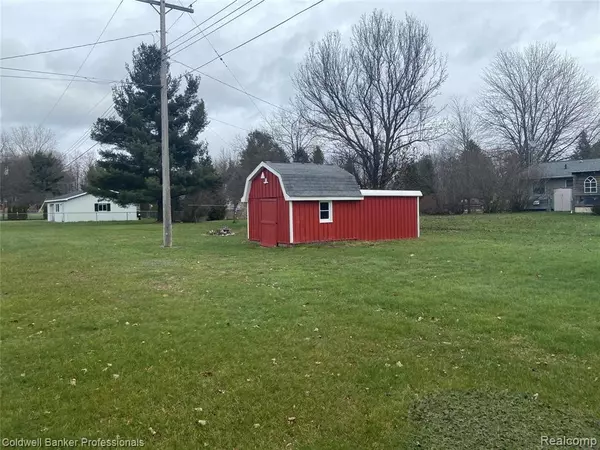 Lapeer, MI 48446,1642 FISH LAKE E Road