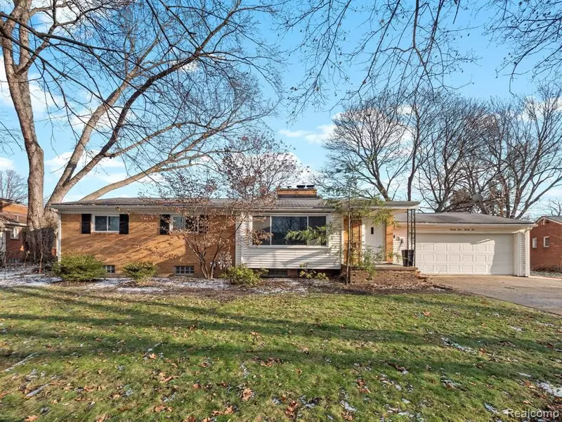 2435 GARLAND Street, Sylvan Lake, MI 48320