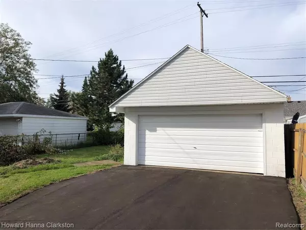 Eastpointe, MI 48021,22063 BRITTANY Avenue