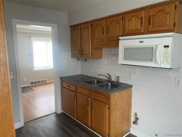 Eastpointe, MI 48021,23078 ROSALIND Avenue