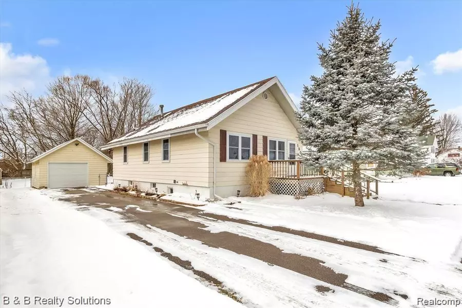 130 S WOODWARD Avenue, Otisville, MI 48463