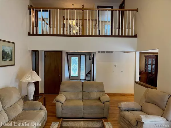 Woodhaven, MI 48183,22227 OAKWOOD Street