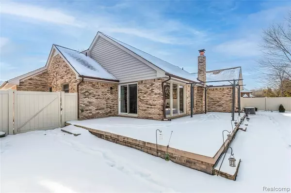 Woodhaven, MI 48183,22060 OAKWOOD Street