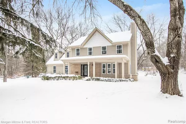 9380 Rattalee Lake Road, Clarkston, MI 48348
