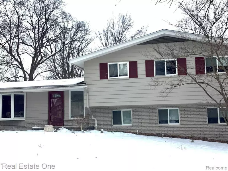 30650 HARLINCIN Court, Franklin, MI 48025