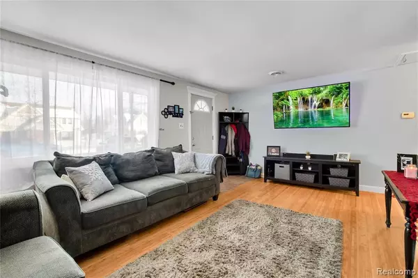 MI,7244 Saint Clair Avenue