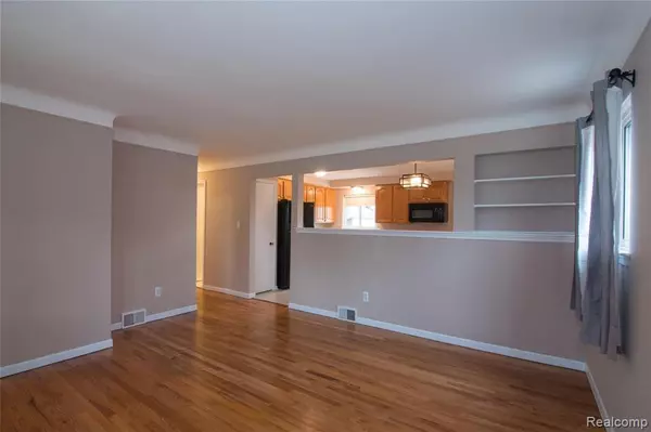 Eastpointe, MI 48021,24810 TEPPERT Avenue
