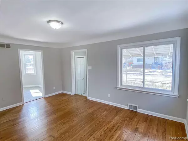 Eastpointe, MI 48021,22164 ELMWOOD