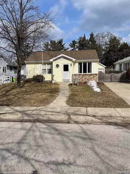 903 LaSalle Boulevard, Port Huron, MI 48060