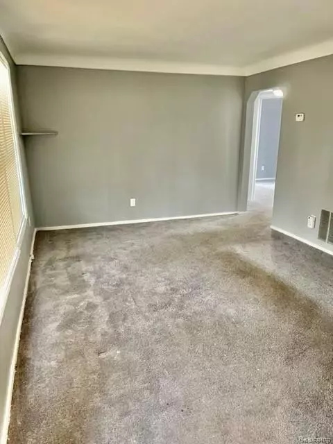 Eastpointe, MI 48021,17419 LINCOLN Avenue