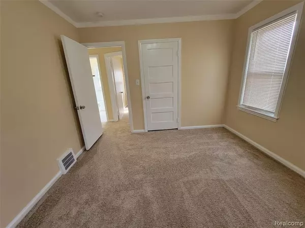 Eastpointe, MI 48021,22827 DAVID Avenue
