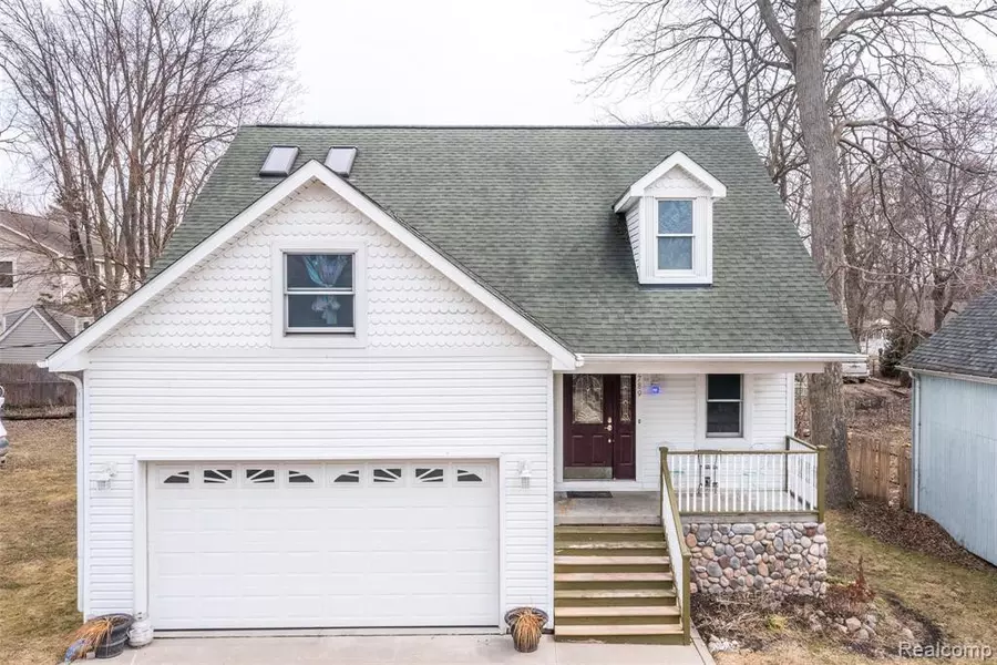 1789 BEECHCROFT Street, Keego Harbor, MI 48320