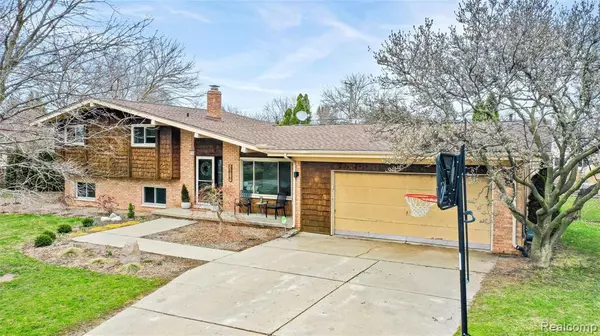 3819 HI CREST Drive, Lake Orion, MI