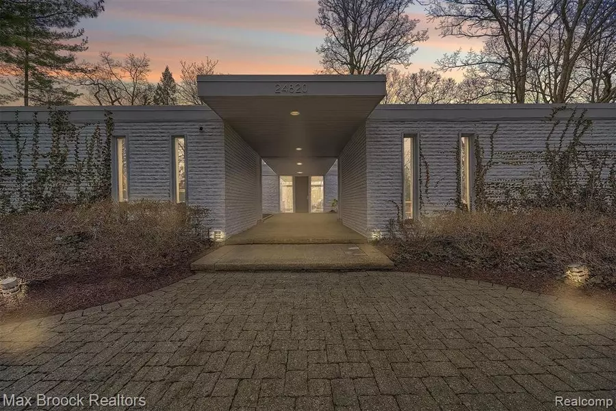 24820 RIVERWOOD Drive, Franklin, MI 48025