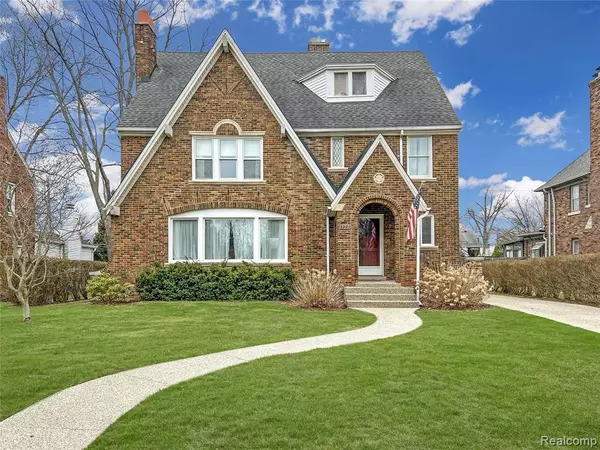 Grosse Pointe Park, MI 48230,1329 KENSINGTON Avenue