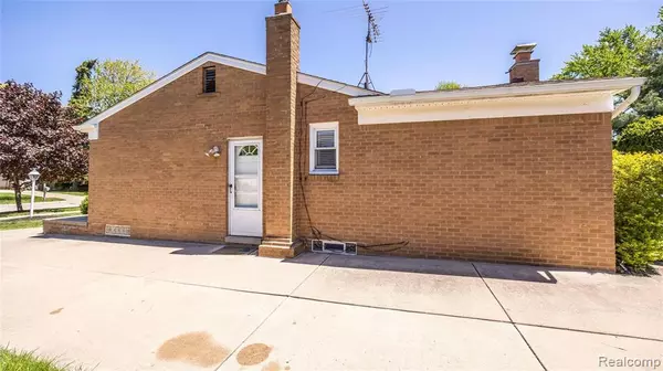 Woodhaven, MI 48183,22077 LORETTA Street