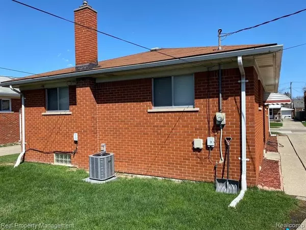 Eastpointe, MI 48021,14690 JULIANA Avenue