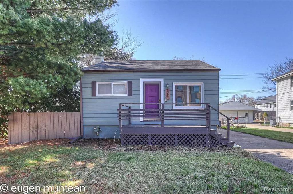 Ferndale, MI 48220,225 W HAZELHURST Street