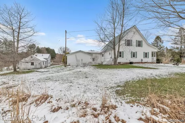 Lapeer, MI 48446,413 PLUM CREEK Road