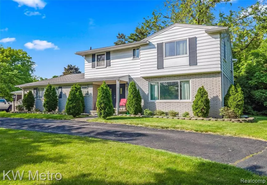 27650 STANFORD Court, Lathrup Village, MI 48076