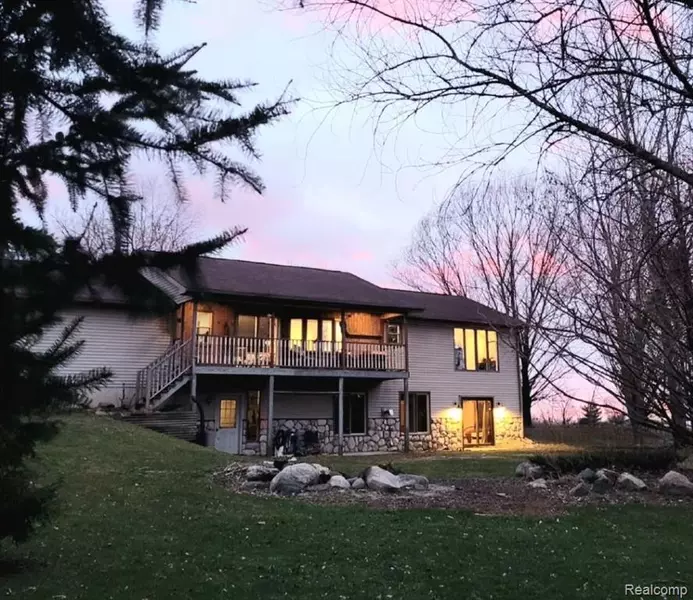 8106 W ALLEN Road, Fowlerville, MI 48836