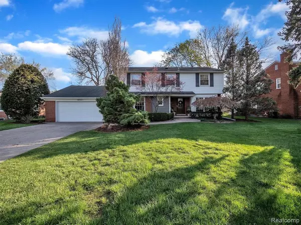 18551 Riverside Drive, Beverly Hills, MI 48025