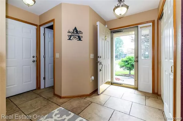 Temperance, MI 48182,6843 Walnut Creek Ct WALNUT CREEK Court