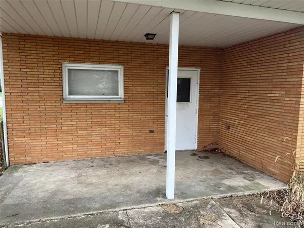 Monroe, MI 48162,647 RUFF Drive