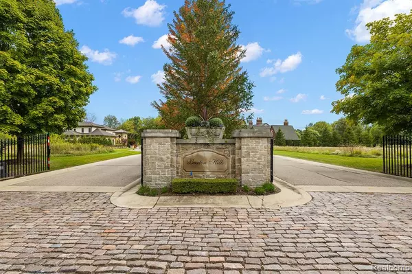 Bloomfield Hills, MI 48304,155 BRIDGEVIEW Drive