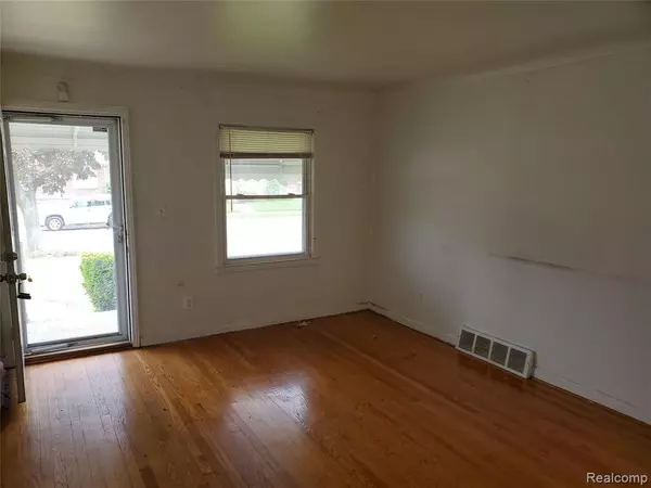 Eastpointe, MI 48021,15606 CRESCENTWOOD Avenue