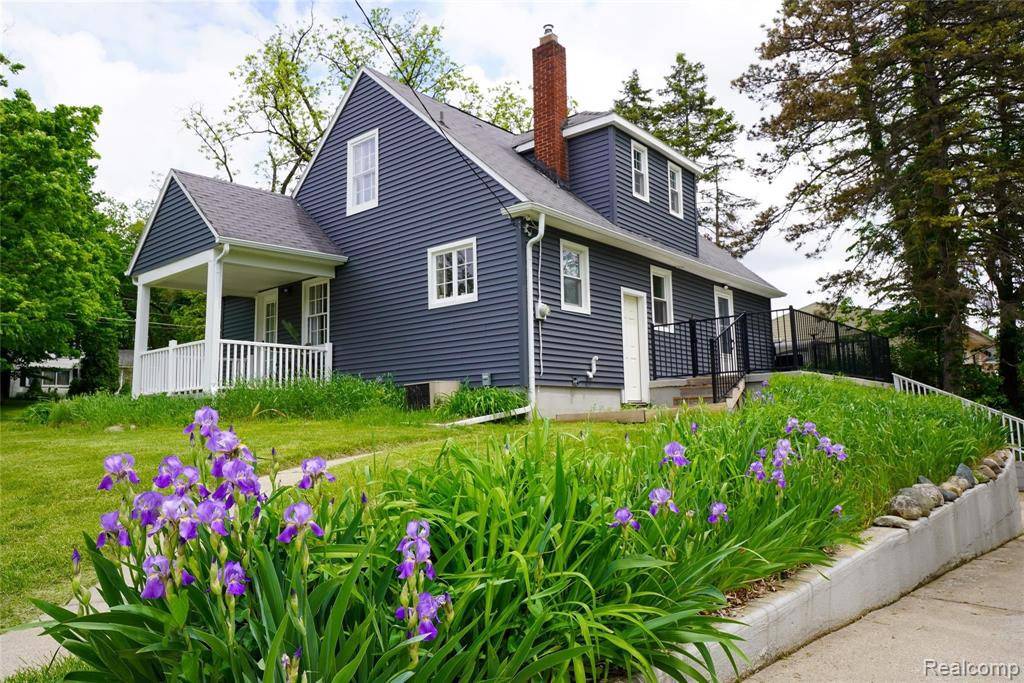 Fenton, MI 48430,519 W SILVER LAKE Road