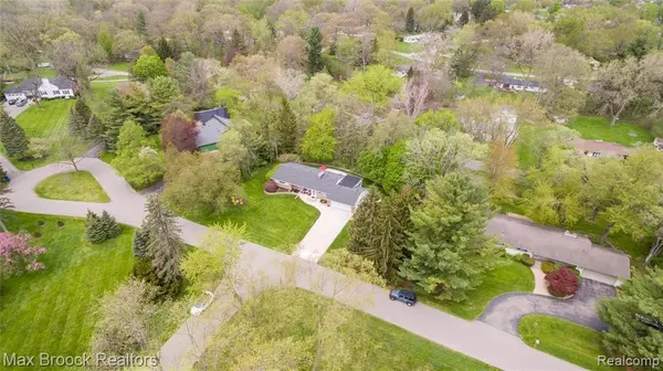 Franklin, MI 48025,24440 BLOOMINGTON Drive