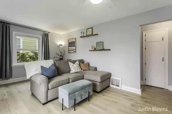 1008 Kentwood NE Drive Grand Rapids, MI 49505