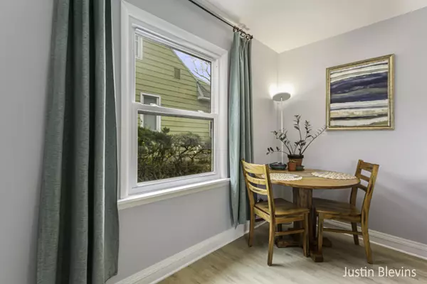 1008 Kentwood NE Drive Grand Rapids, MI 49505