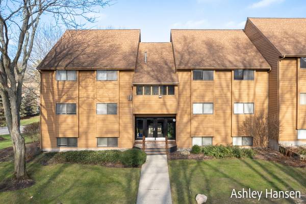 6681 Boca Vista NE Drive #302, Rockford, MI 49341