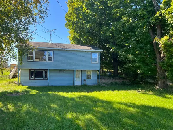 3697 W Howard City Edmore Road, Six Lakes, MI 48886