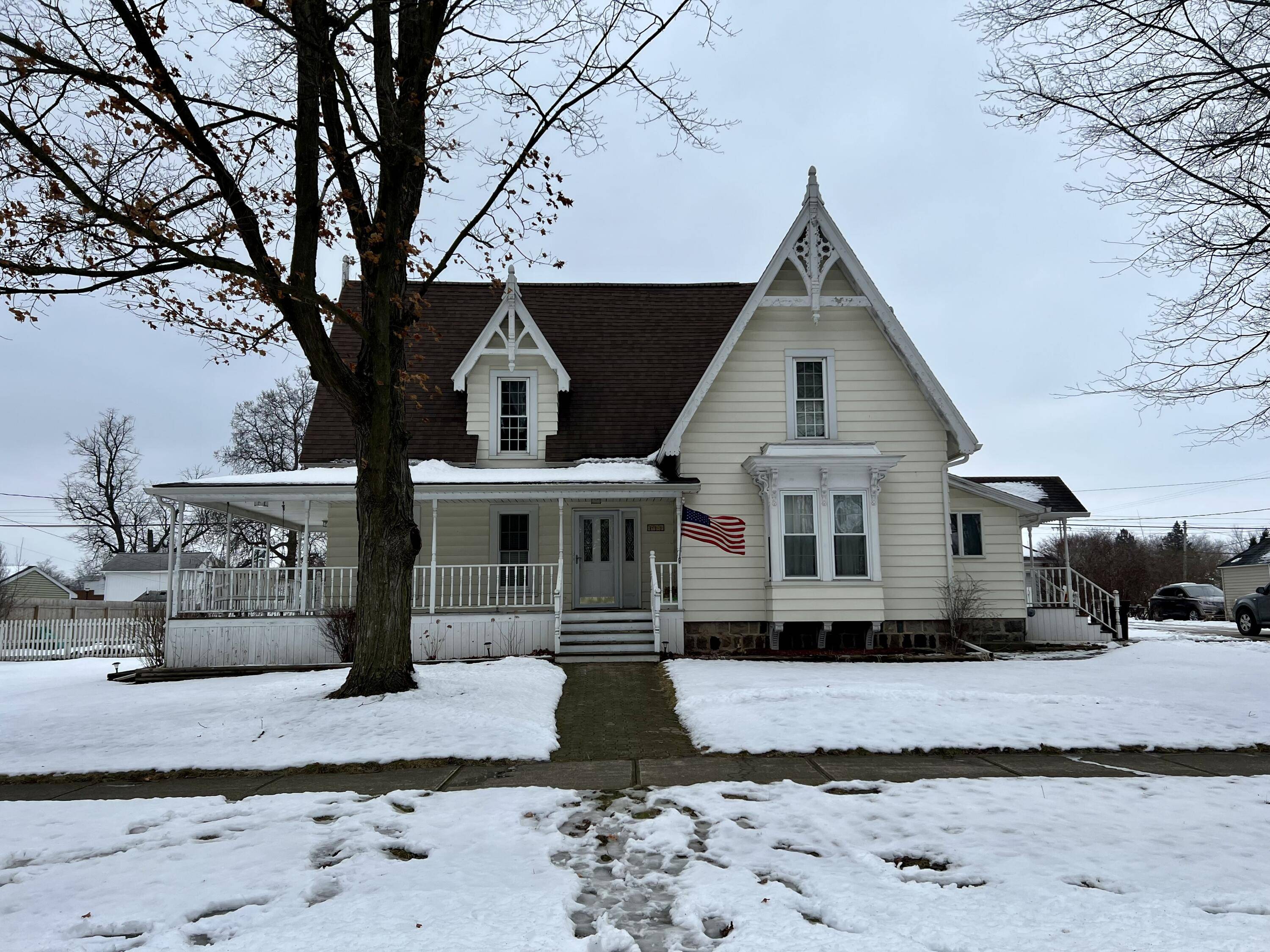 211 E Elm Street, Carson City, MI 48811