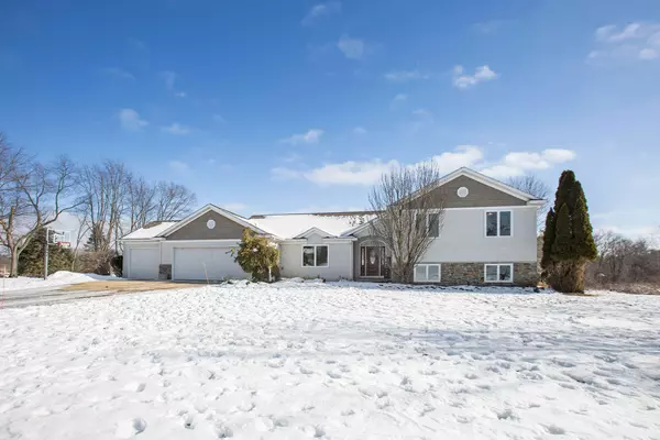 8213 Tipperary SE Trail, Alto, MI 49302