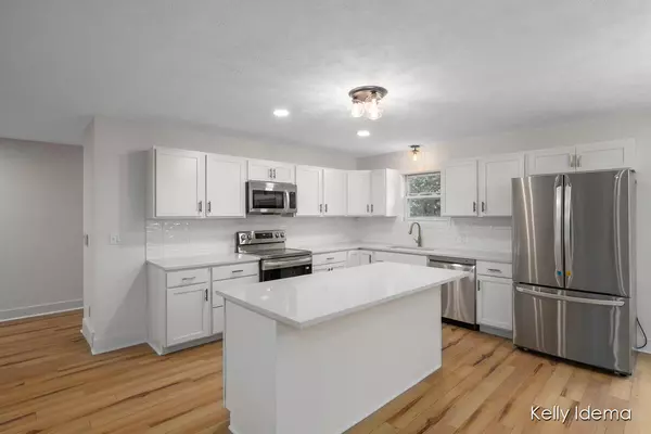 8585 Algoma NE Avenue Rockford, MI 49341