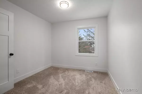 8585 Algoma NE Avenue Rockford, MI 49341