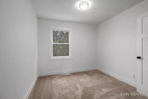 8585 Algoma NE Avenue Rockford, MI 49341