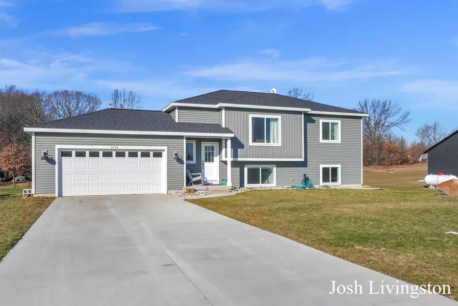 6124 Greenbriar Drive, Lowell, MI 49331