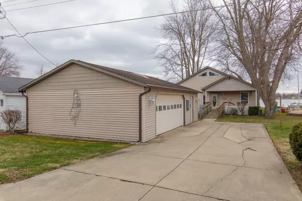 7648 N Indian Lake Drive, Scotts, MI 49088