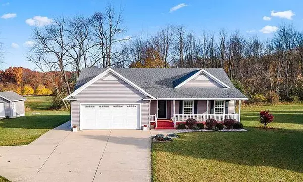 1452 Red Clover Dr, Jonesville, MI 49250