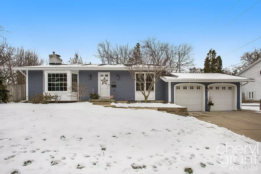 2326 Elmwood SE Drive, East Grand Rapids, MI 49506