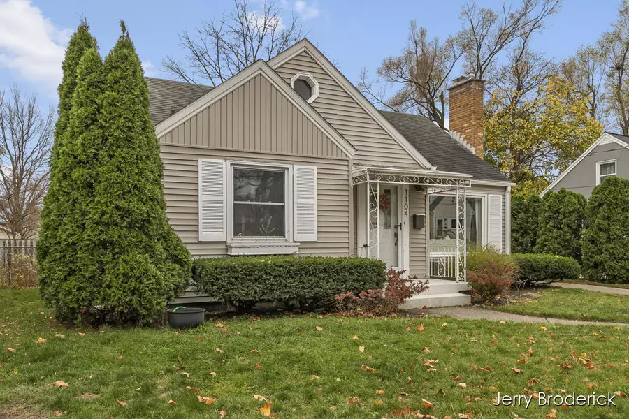 1104 Hollywood NE Street, Grand Rapids, MI 49505