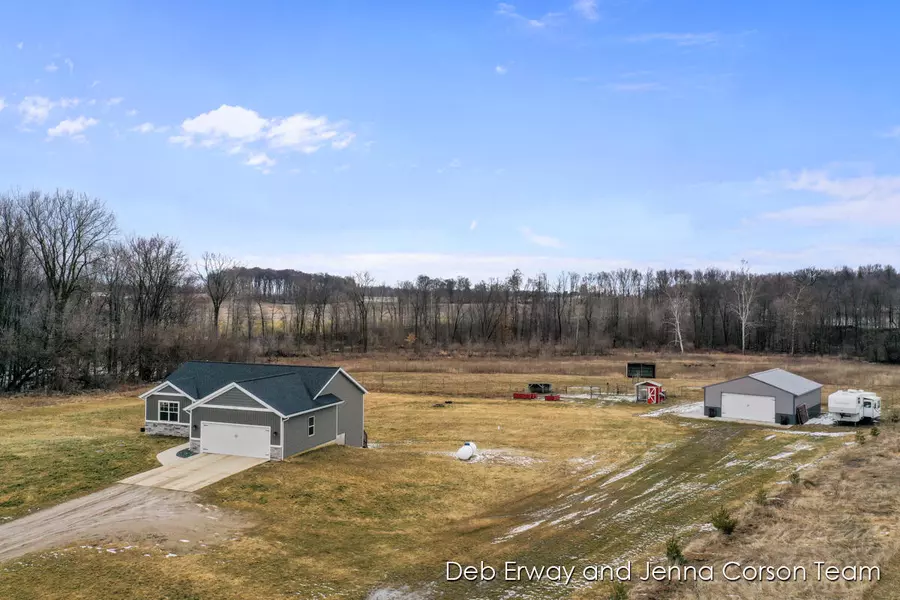 1216 Old Barn Lane Road, Freeport, MI 49325