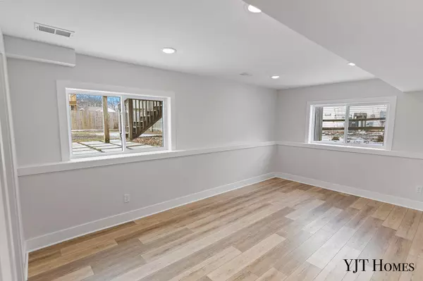 1739 waldorn NE Avenue Grand Rapids, MI 49505