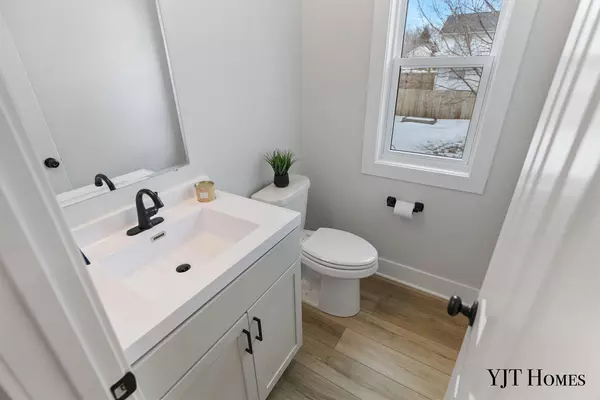 1739 waldorn NE Avenue Grand Rapids, MI 49505