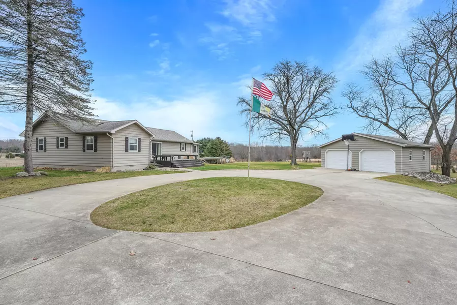 58775 Klumbis Road, Dowagiac, MI 49047